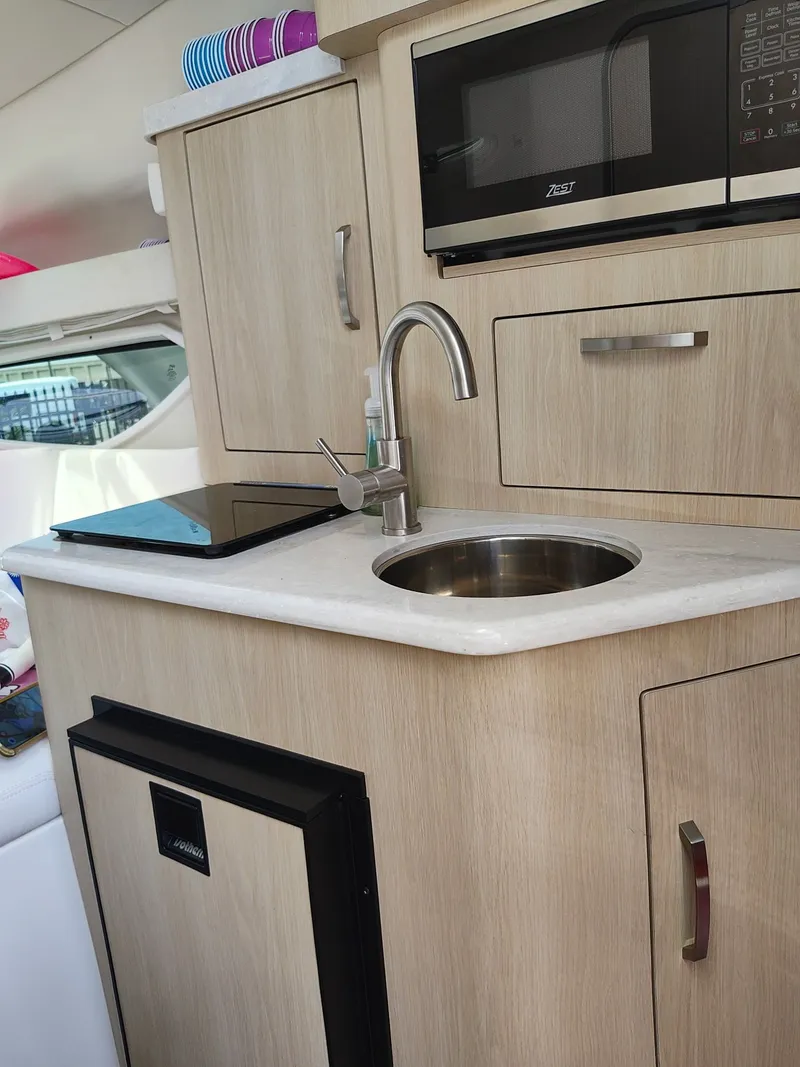 Slide: The Image of Regal 28 Express 2023 - 13