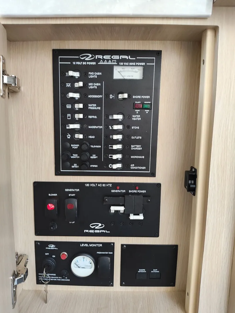 Slide: The Image of Regal 28 Express 2023 - 16