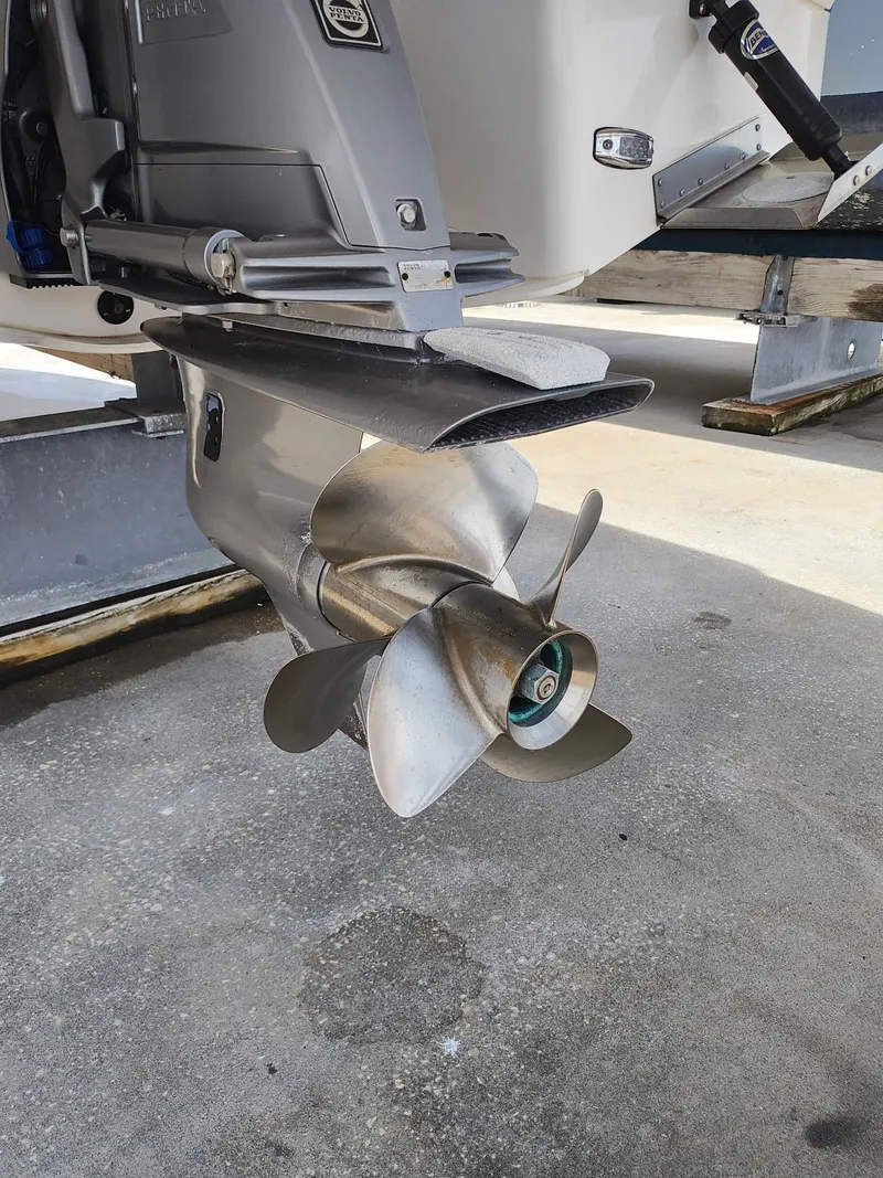 Slide: The Image of Regal 28 Express 2023 - 18