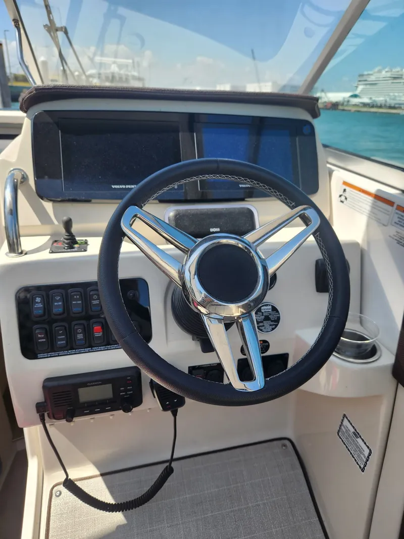 Slide: The Image of Regal 28 Express 2023 - 4