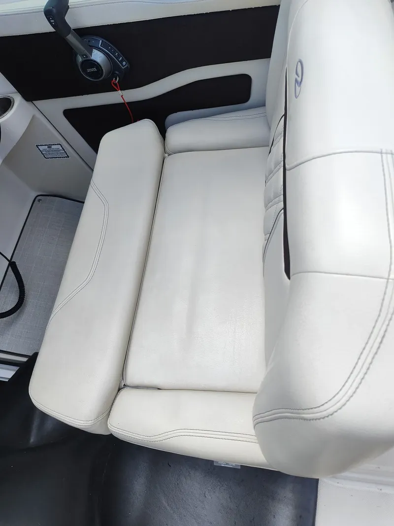 Slide: The Image of Regal 28 Express 2023 - 6