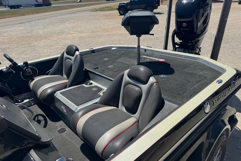 Slide: The Image of 2014 Ranger Z521 Comanche boat interior with dual seats and fishing equipment. - 7