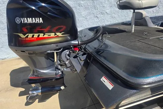Slide: The Image of 2015 Skeeter ZX225 boat with Yamaha VMAX SHO outboard motor. - 12
