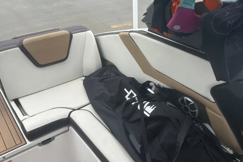 Slide: The Image of 2021 Yamaha Boats 252S interior with wet gear and storage area. - 11