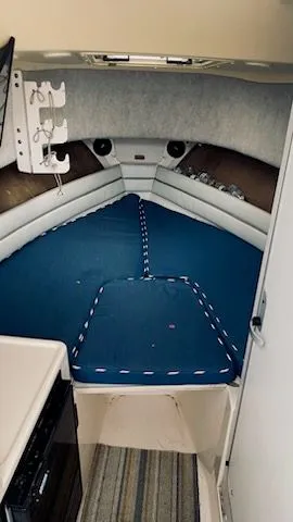 Slide: The Image of Grady-White Islander 2004 - 6