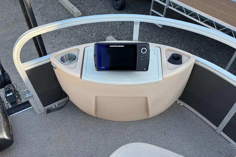 Slide: The Image of 2017 Sun Tracker Fishin' Barge 22 XP3 console with Humminbird fish finder. - 11