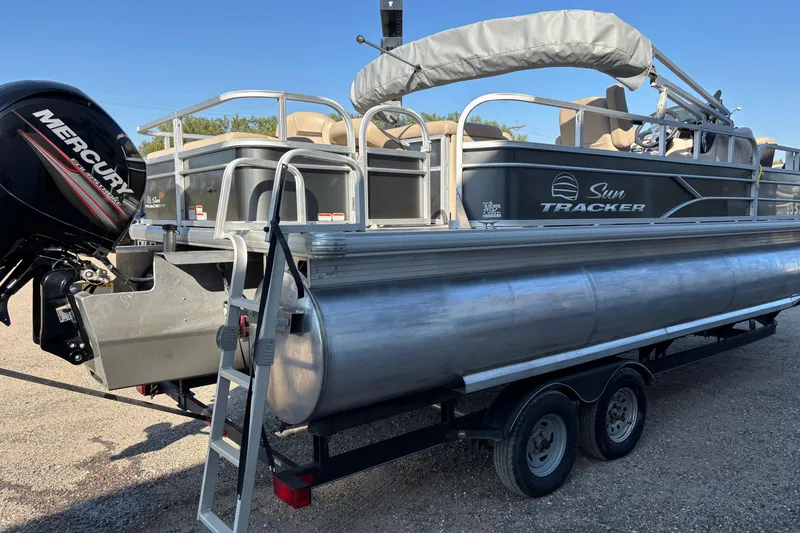 Slide: The Image of 2017 Sun Tracker Fishin' Barge 22 XP3 pontoon boat with Mercury outboard motor. - 5