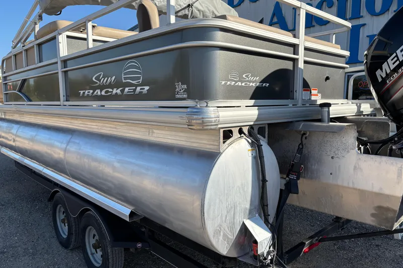 Slide: The Image of 2017 Sun Tracker Fishin' Barge 22 XP3 pontoon boat on trailer, side view. - 8