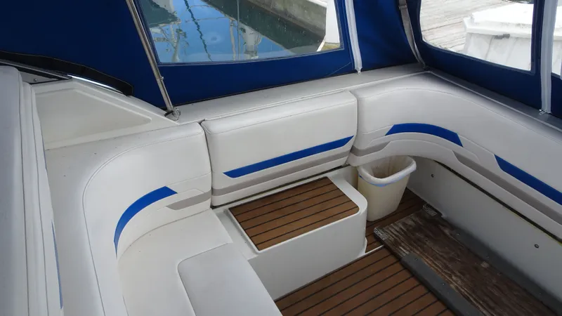 Slide: The Image of Formula 31 Performance Cruiser 2001 - 11