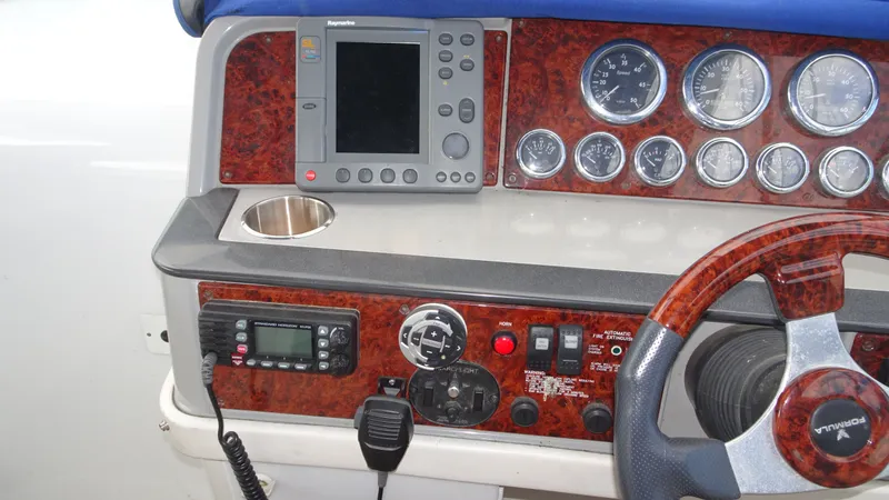 Slide: The Image of Formula 31 Performance Cruiser 2001 - 13