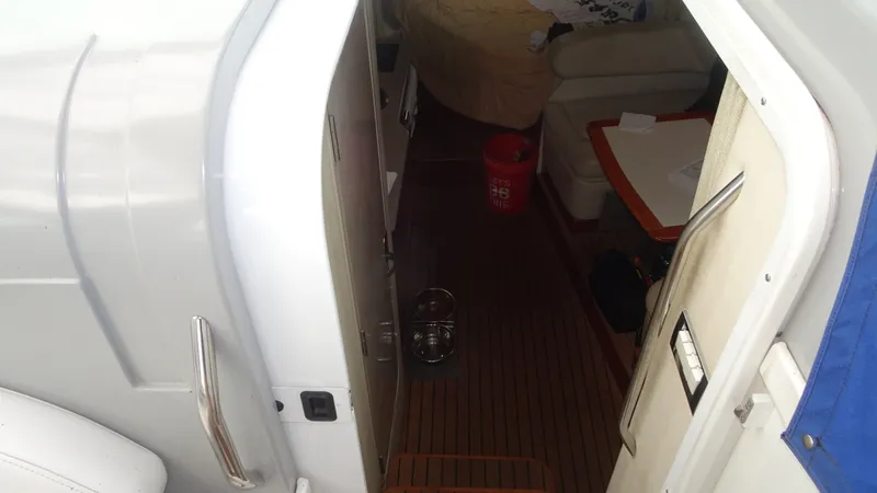 Slide: The Image of Formula 31 Performance Cruiser 2001 - 15