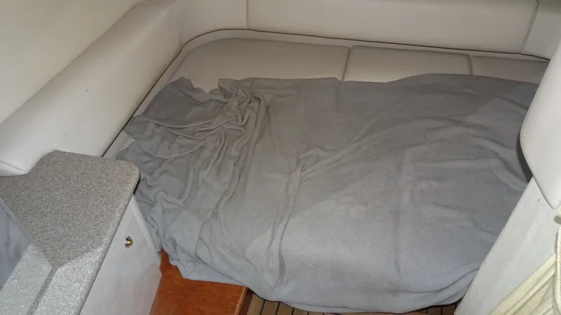 Slide: The Image of Formula 31 Performance Cruiser 2001 - 17