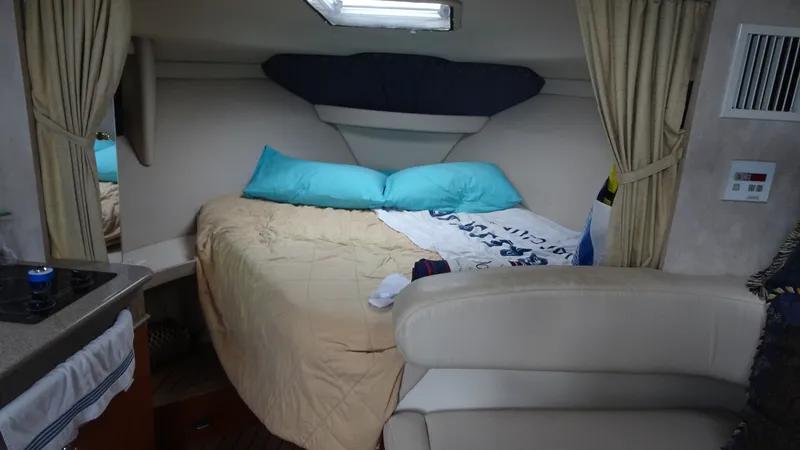 Slide: The Image of Formula 31 Performance Cruiser 2001 - 18