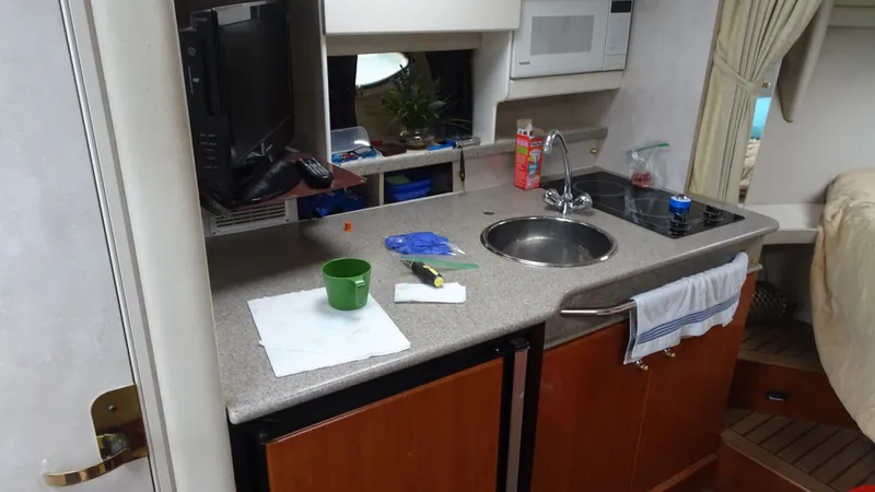 Slide: The Image of Formula 31 Performance Cruiser 2001 - 19