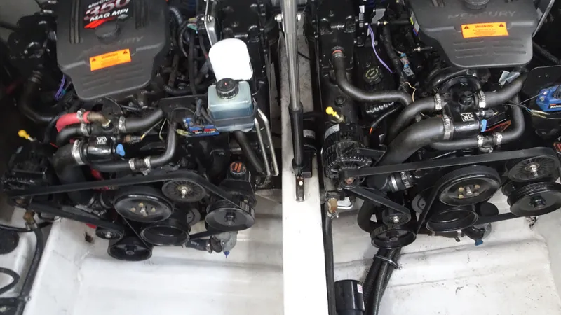 Slide: The Image of Formula 31 Performance Cruiser 2001 - 25