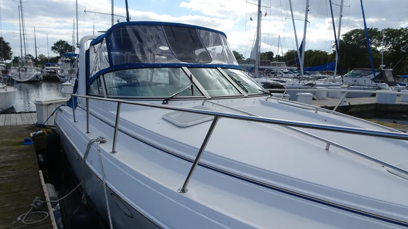 Slide: The Image of Formula 31 Performance Cruiser 2001 - 5