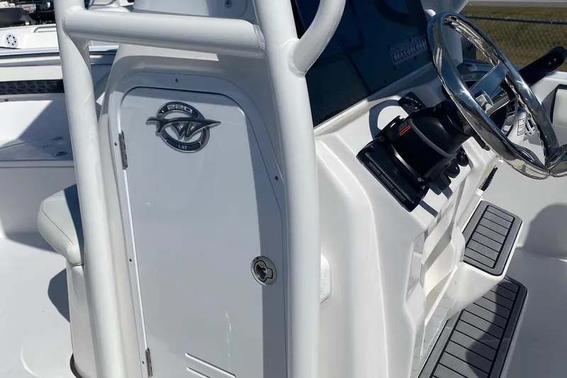 Slide: The Image of TIDEWATER 220LXF - 6