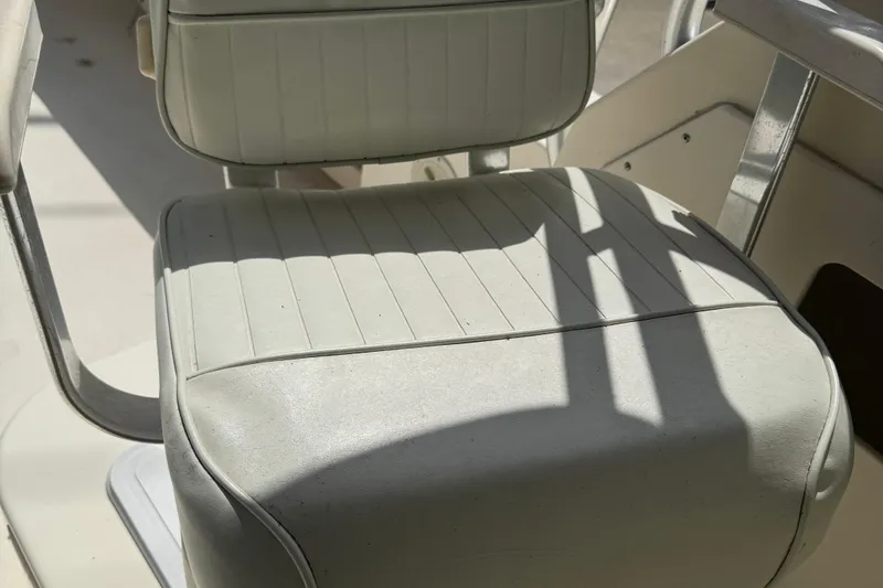 Slide: The Image of 2008 Parker 2510 XL Walkaround boat seat with sunlight and shadows. - 17