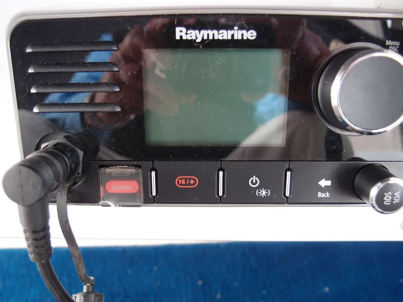 Slide: The Image of Sea Ray Sundancer 330 1999 - 14