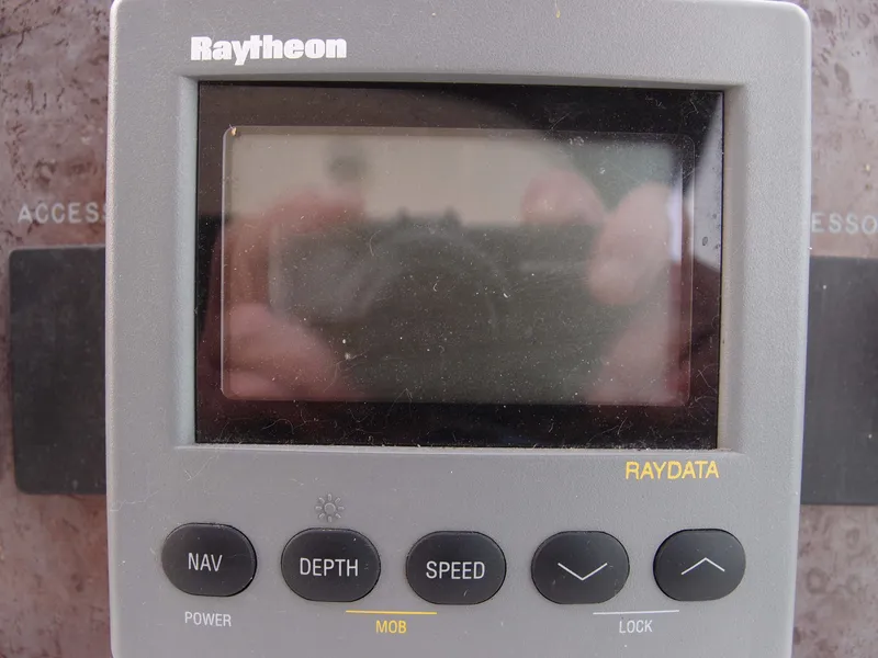 Slide: The Image of Sea Ray Sundancer 330 1999 - 15