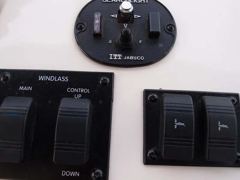 Slide: The Image of Sea Ray Sundancer 330 1999 - 16