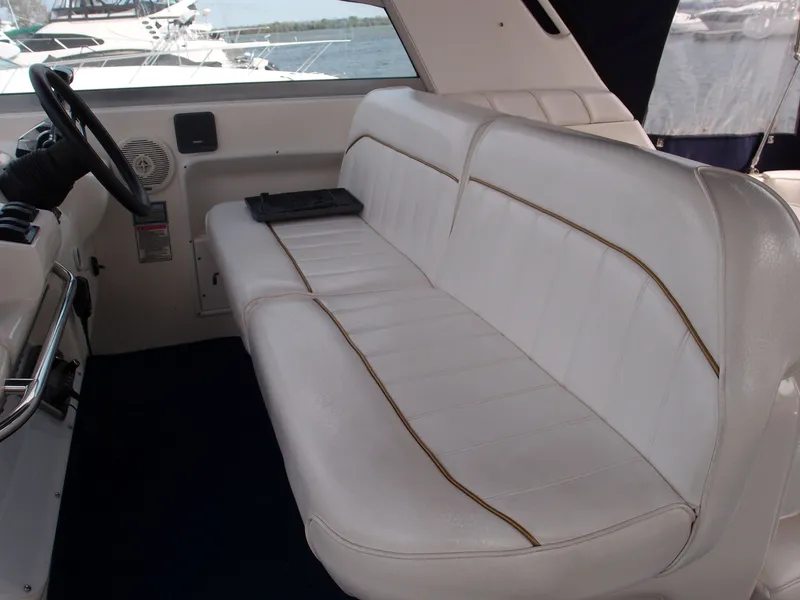 Slide: The Image of Sea Ray Sundancer 330 1999 - 18