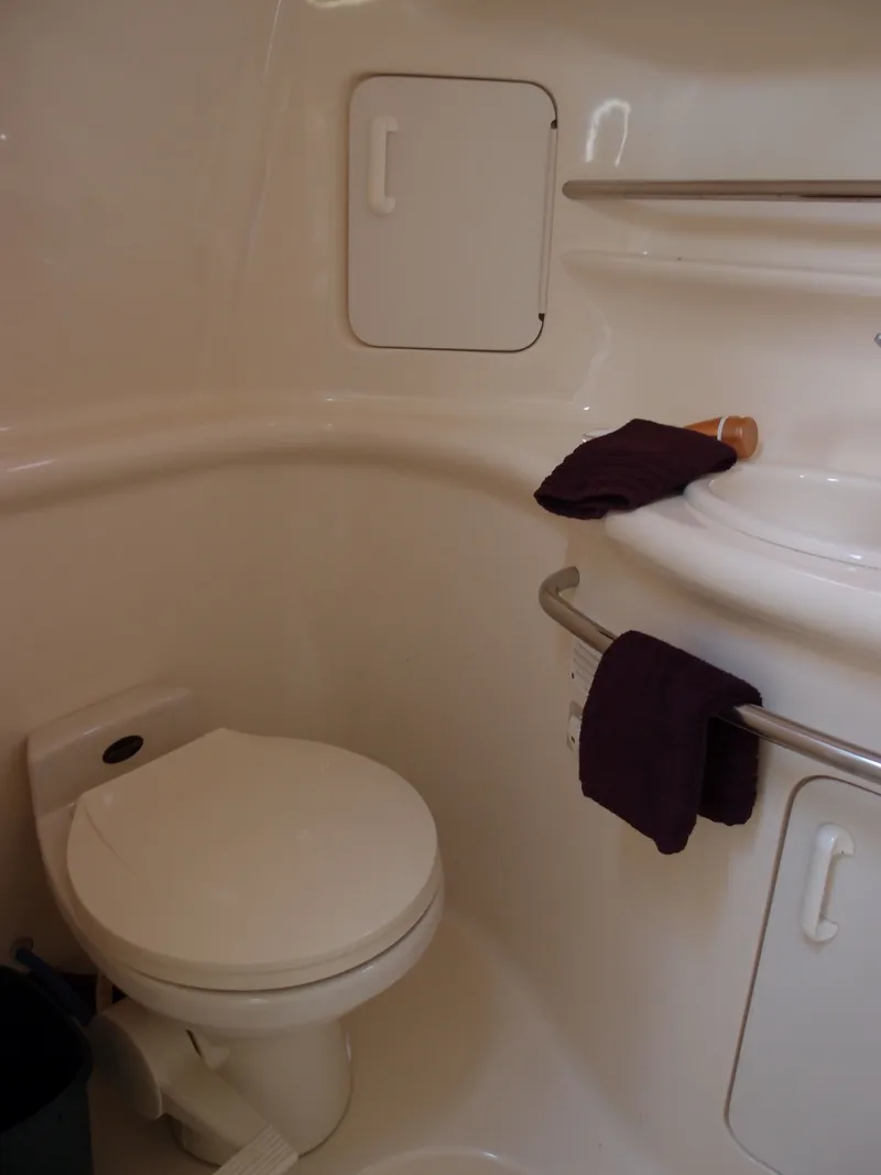 Slide: The Image of Sea Ray Sundancer 330 1999 - 34