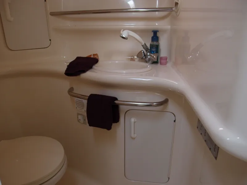 Slide: The Image of Sea Ray Sundancer 330 1999 - 35