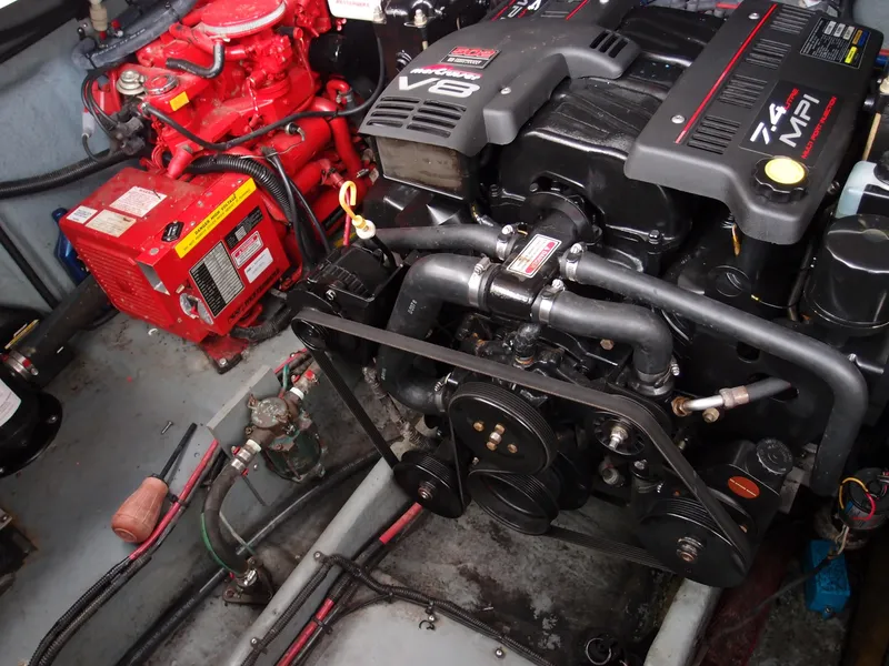 Slide: The Image of Sea Ray Sundancer 330 1999 - 37