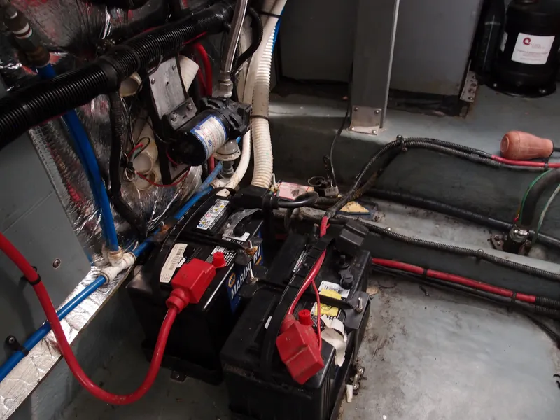 Slide: The Image of Sea Ray Sundancer 330 1999 - 38