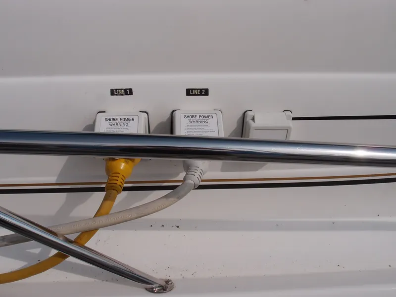 Slide: The Image of Sea Ray Sundancer 330 1999 - 6