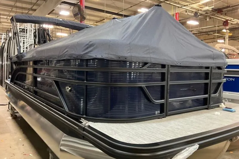 Slide: The Image of 2026 Bennington 22 SSRSF pontoon boat in showroom, sleek design, modern features. - 11