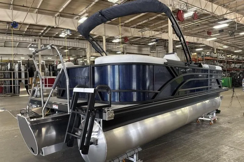Slide: The Image of 2026 Bennington 22 SSRSE pontoon boat with cover in a warehouse setting. - 6