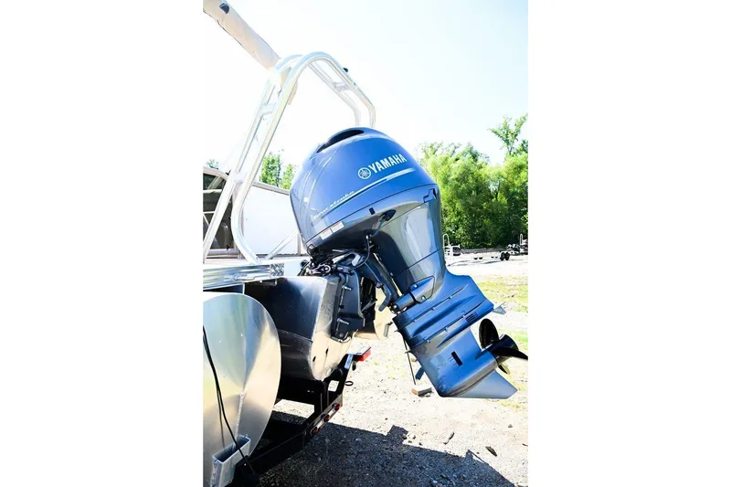 Slide: The Image of 2023 Aloha Pontoon 260 Tropical Series Sundeck with Yamaha outboard motor. - 8