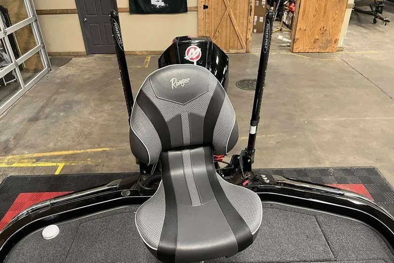 Slide: The Image of 2023 Ranger Z520R boat seat in a showroom, featuring sleek black and gray design. - 7