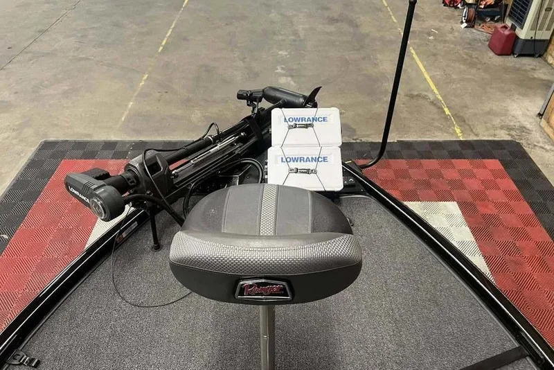 Slide: The Image of 2023 Ranger Z520R boat deck with Lowrance electronics and seat. - 8