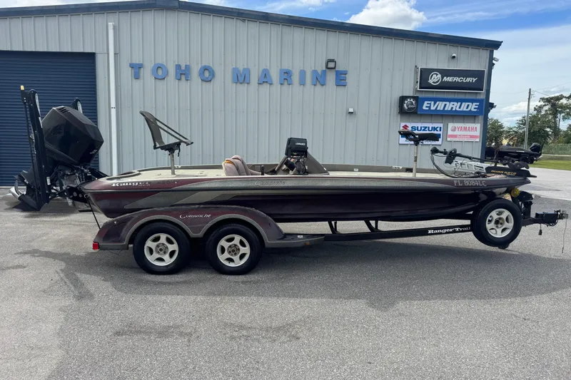 Slide: The Image of 2000 Ranger 520DVX Comanche boat at Toho Marine dealership, featuring dual-axle trailer. - 6