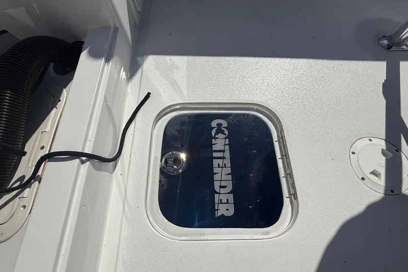 Slide: The Image of Contender 21 Open 2001 boat deck with hatch and visible wiring. - 13