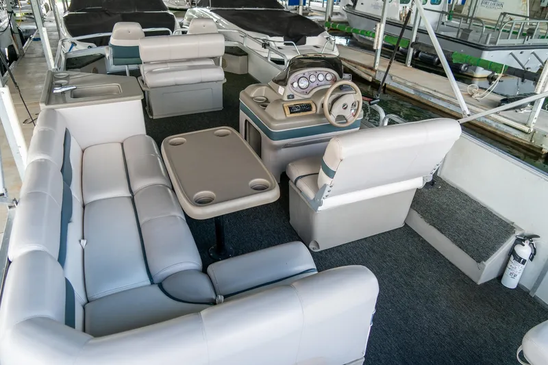 Slide: The Image of Interior of 2000 Sun Tracker Fishin' Barge 25 with seating and steering console. - 17