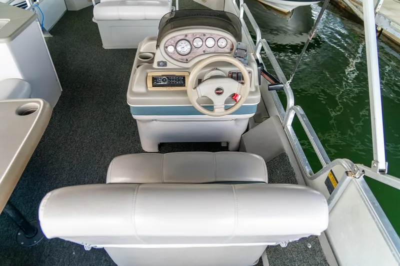 Slide: The Image of Interior view of a 2000 Sun Tracker Fishin' Barge 25 boat with steering console. - 19