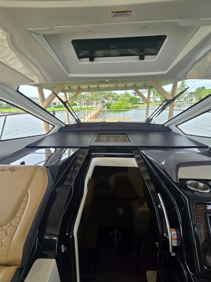 Slide: The Image of Sea Ray Sundancer 350 Coupe 2018 - 19