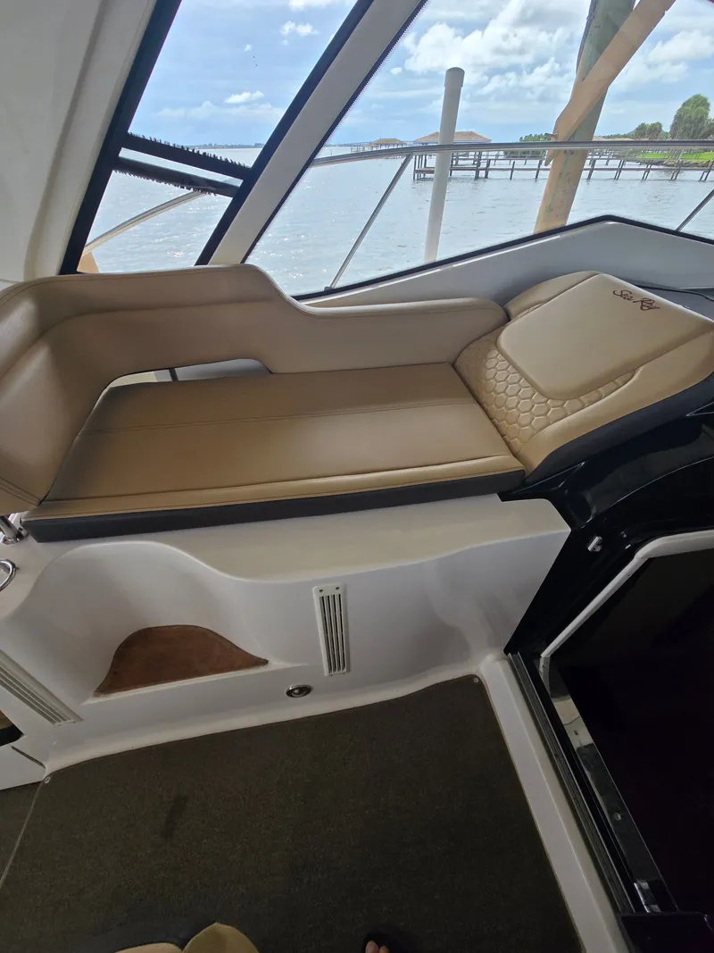 Slide: The Image of Sea Ray Sundancer 350 Coupe 2018 - 23
