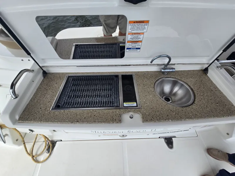 Slide: The Image of Sea Ray Sundancer 350 Coupe 2018 - 26