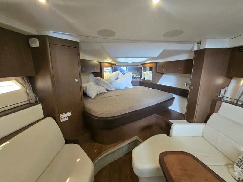 Slide: The Image of Sea Ray Sundancer 350 Coupe 2018 - 5