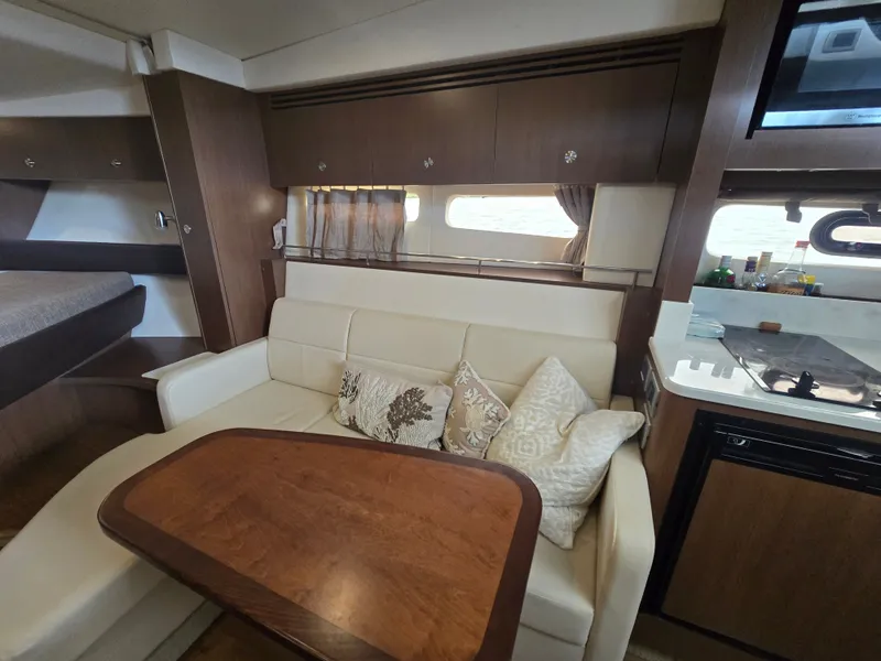 Slide: The Image of Sea Ray Sundancer 350 Coupe 2018 - 6