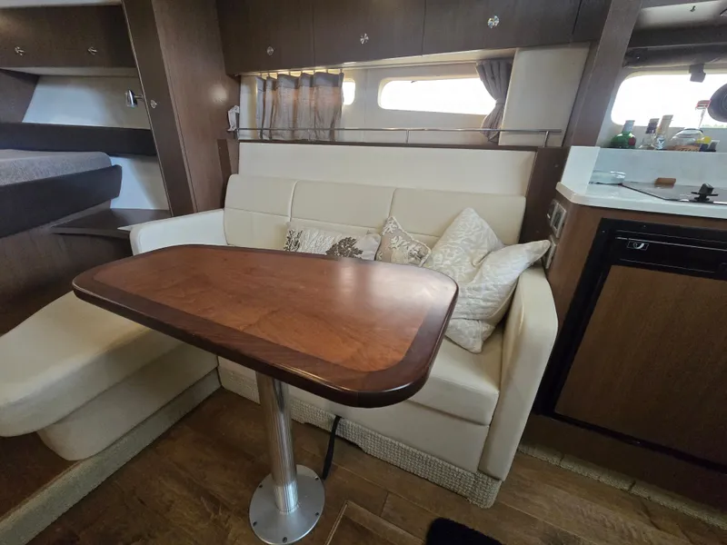 Slide: The Image of Sea Ray Sundancer 350 Coupe 2018 - 7
