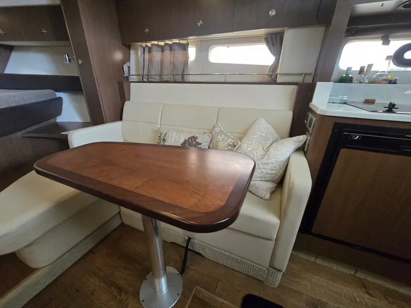 Slide: The Image of Sea Ray Sundancer 350 Coupe 2018 - 8