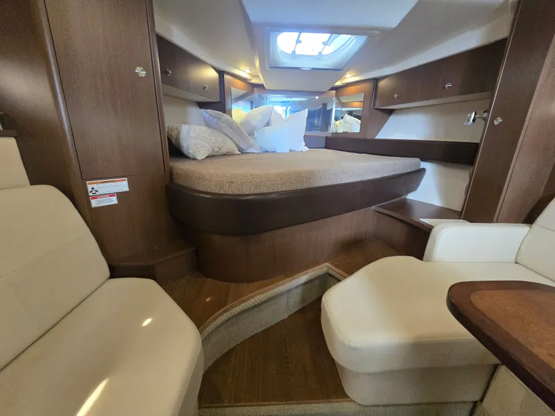 Slide: The Image of Sea Ray Sundancer 350 Coupe 2018 - 9