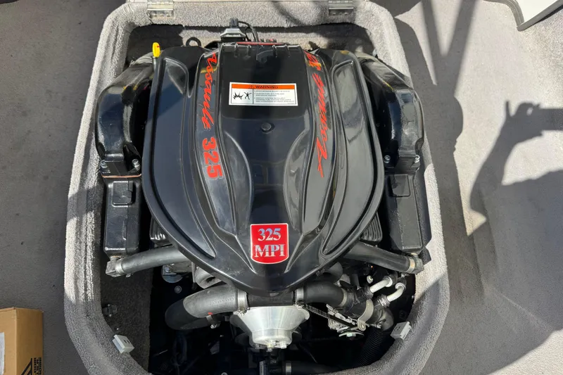 Slide: The Image of 2008 Moomba Mobius LS engine, 325 MPI, detailed view. - 12