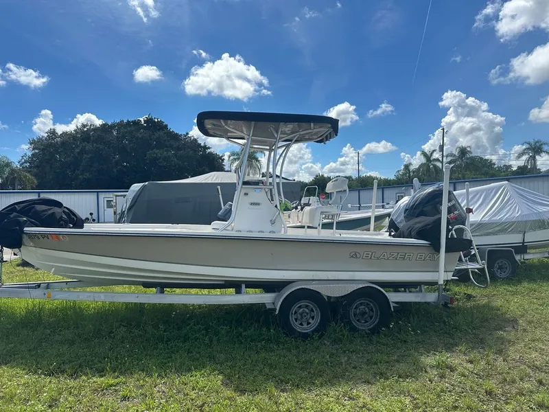 The Image of Blazer Bay 2220 GTS 2015 - 0